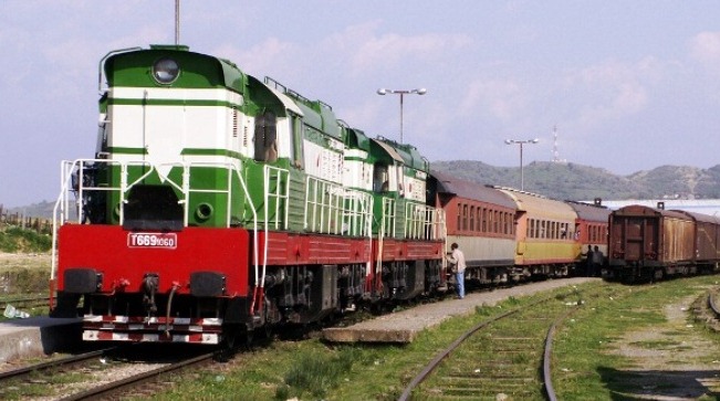 Ndertimi i linjes hekurudhore Tirane-Rinas-Durres: 10 kompani ne gare per tenderin